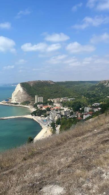 Spacious Fully Furnished Studio In Kavarna Apart Hotel Eksteriør bilde