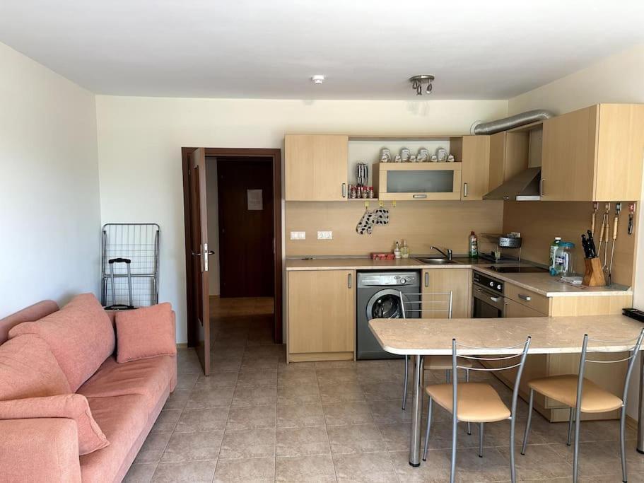 Spacious Fully Furnished Studio In Kavarna Apart Hotel Eksteriør bilde