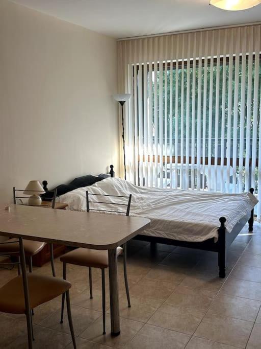 Spacious Fully Furnished Studio In Kavarna Apart Hotel Eksteriør bilde