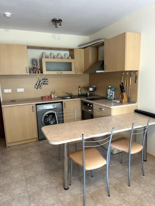 Spacious Fully Furnished Studio In Kavarna Apart Hotel Eksteriør bilde