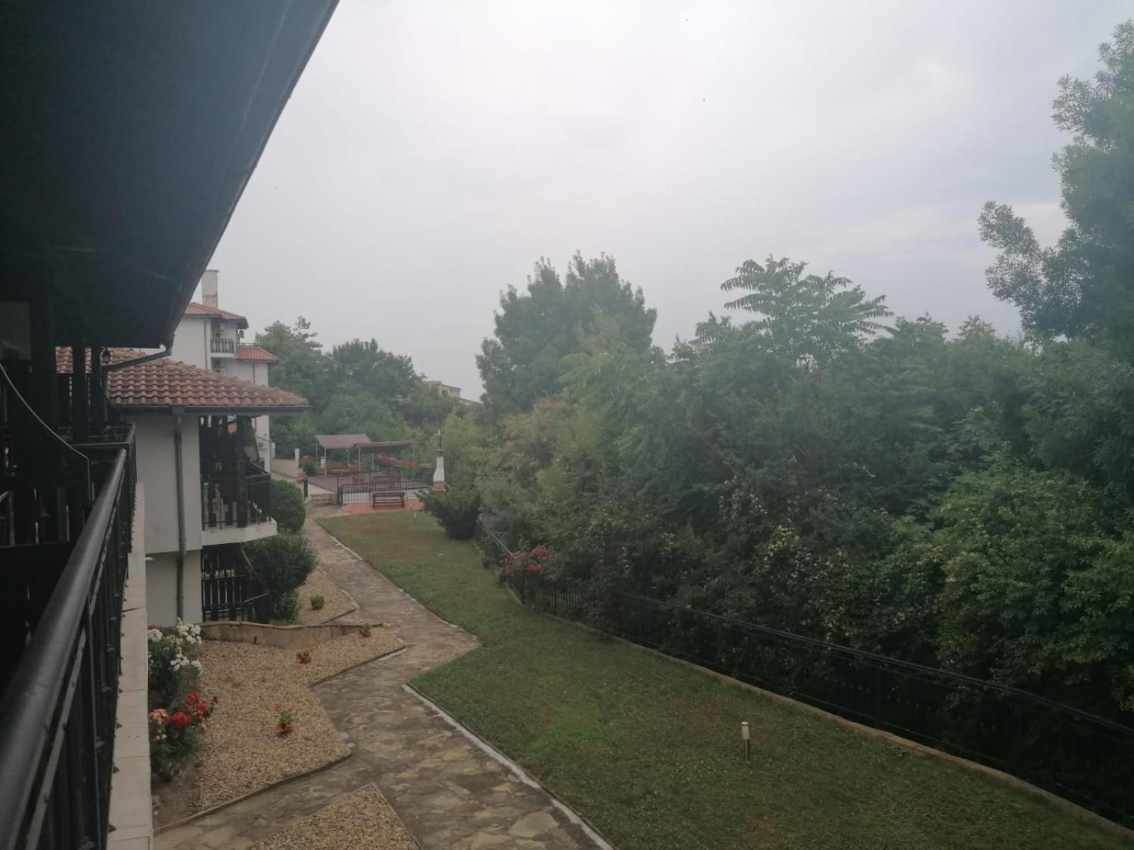 Spacious Fully Furnished Studio In Kavarna Apart Hotel Eksteriør bilde