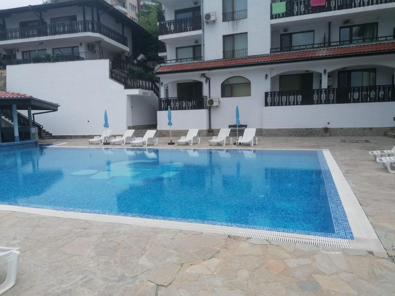 Spacious Fully Furnished Studio In Kavarna Apart Hotel Eksteriør bilde